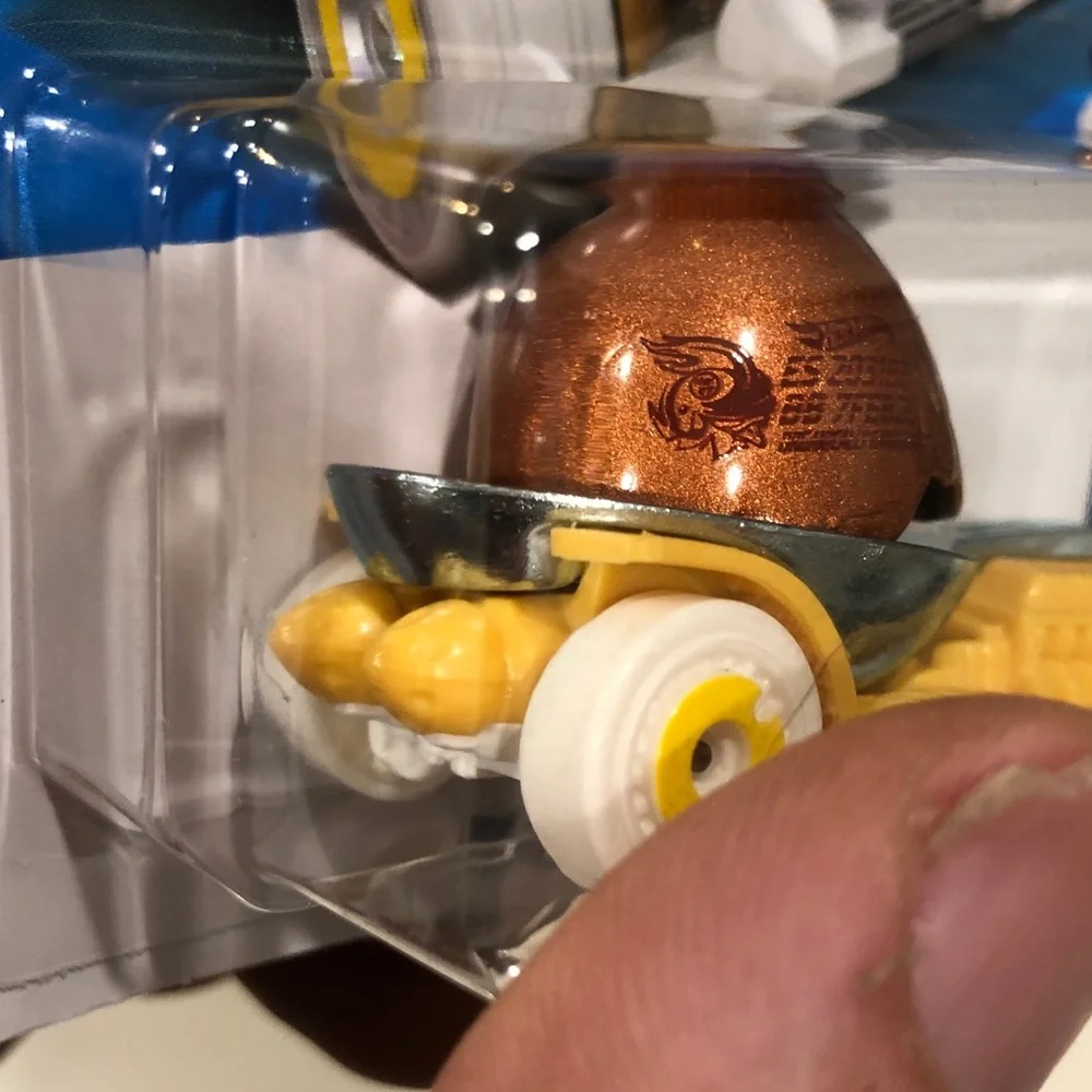 Mattel Hot Wheels Eggshell Racer - Yellow and Silver